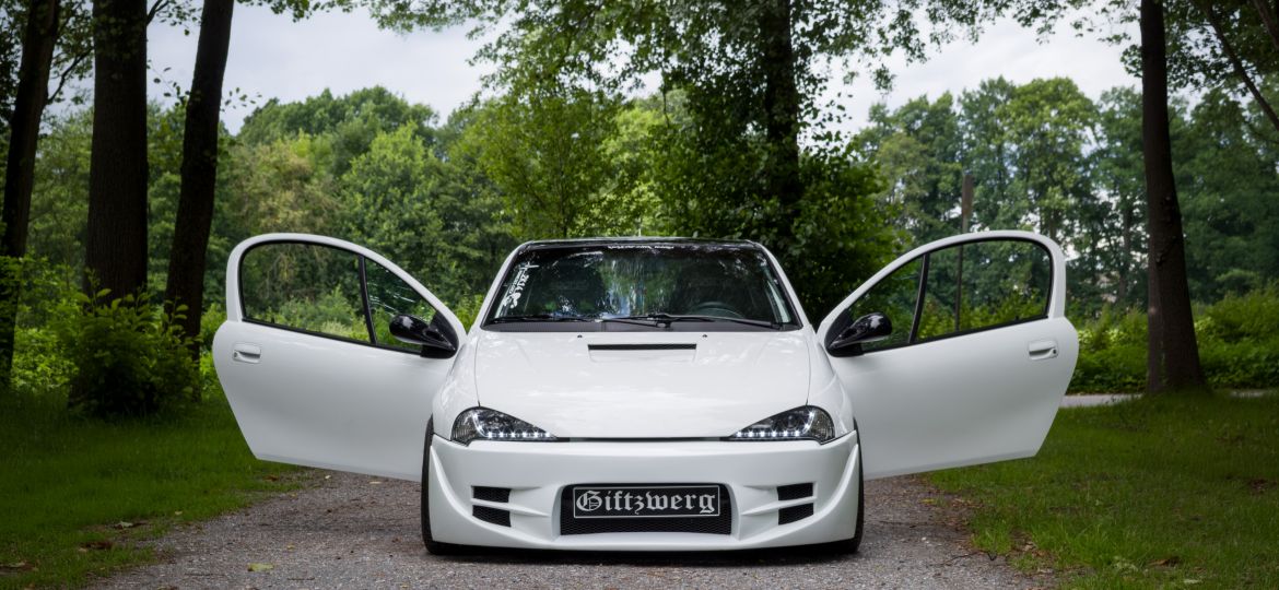 Busted_Opel_Tigra_2017_03