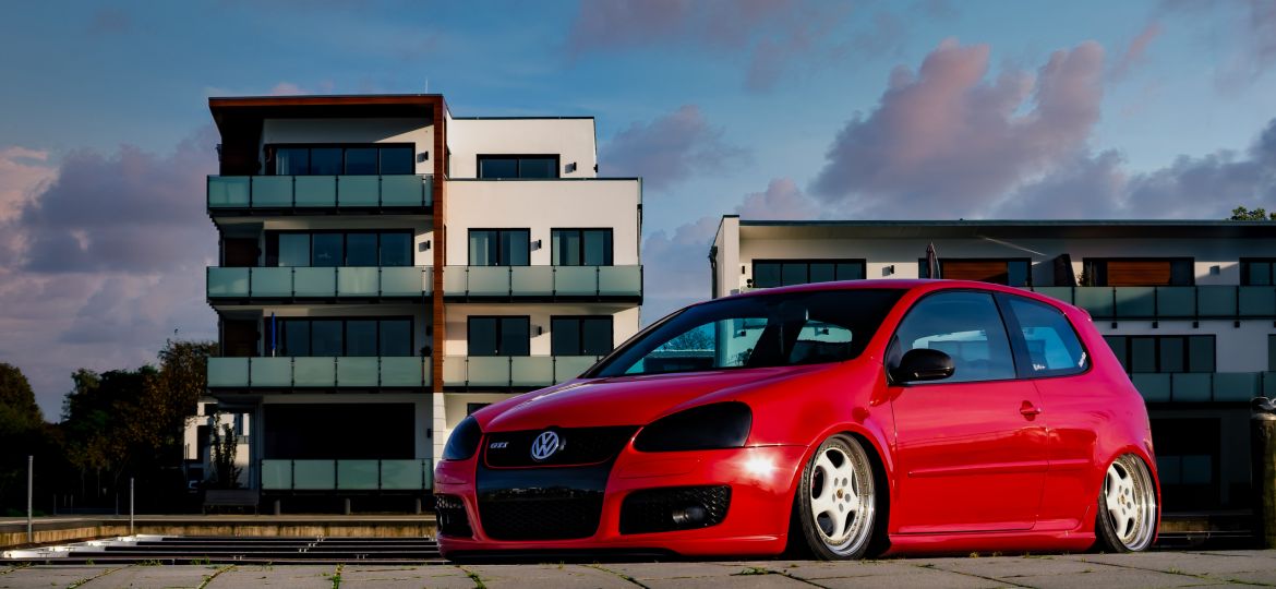 Busted_VW_Golf_5_GTI_2019_08